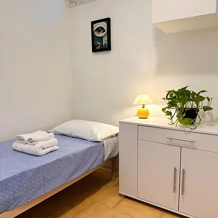 Edera House Pensión 3*